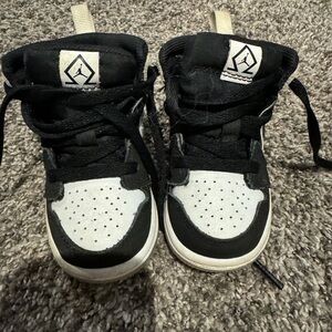 Nike Air Jordan Mid 1